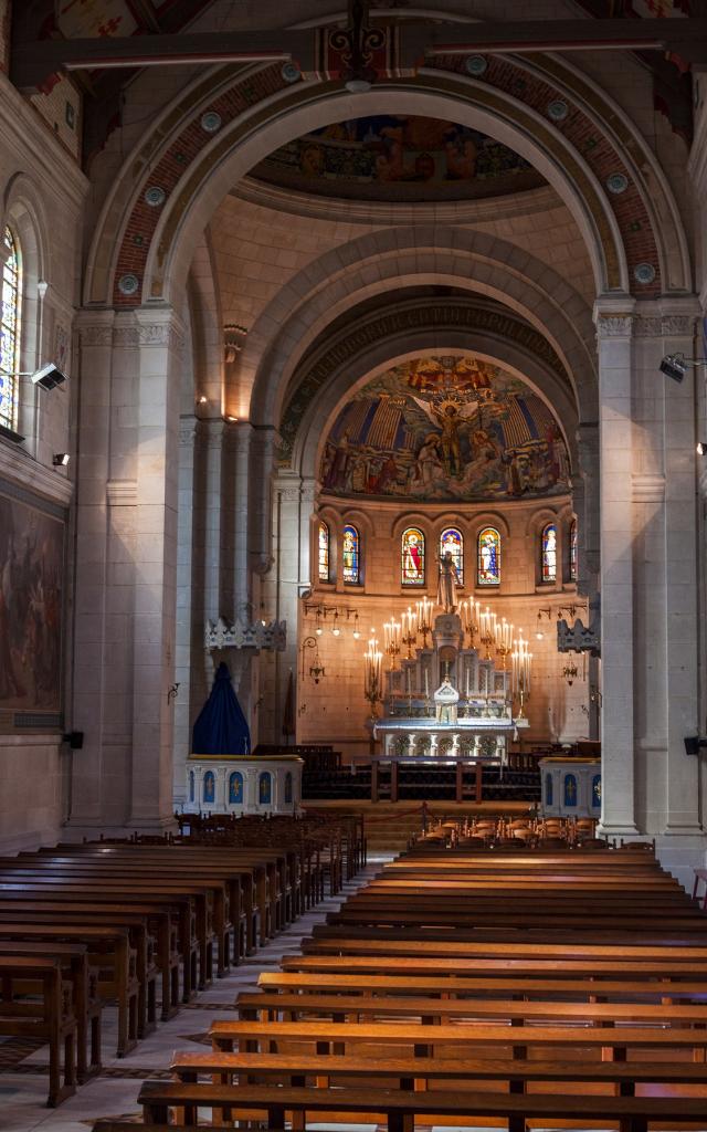 Basilique Ste Jeanne D'arc Intérieur 4 ©marinemassit