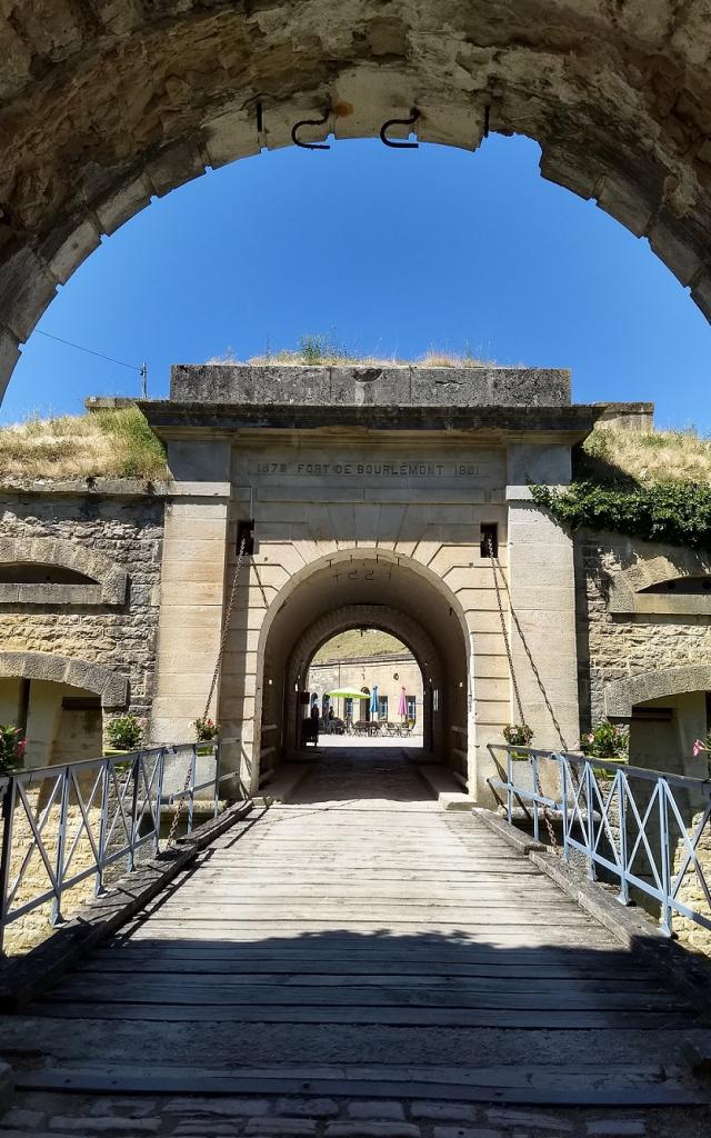 Entrée, Fort Aux Enigmes