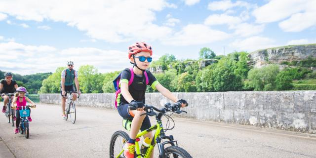 Balade en famille sur l'itinéraire Eurovelo19 