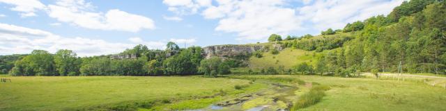 Vue du Mouzon et de la pelouse calcaire de Circourt-sur-Mouzon