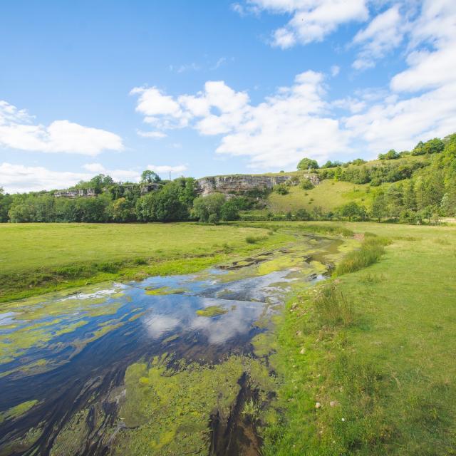 Vue du Mouzon et de la pelouse calcaire de Circourt-sur-Mouzon