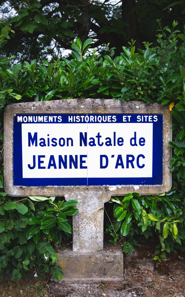 Ancien panneau des monuments historiques de la Maison Natale de Jeanne d'Arc