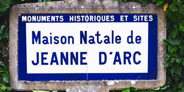 Ancien panneau des monuments historiques de la Maison Natale de Jeanne d'Arc