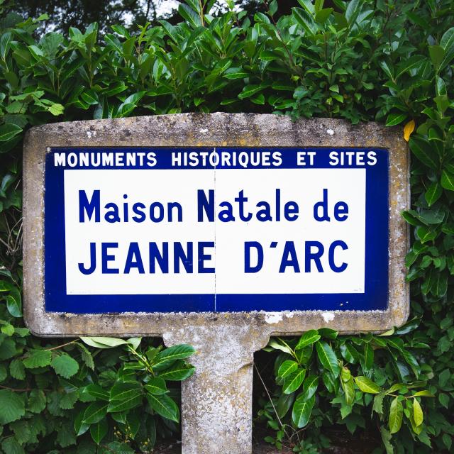 Ancien panneau des monuments historiques de la Maison Natale de Jeanne d'Arc