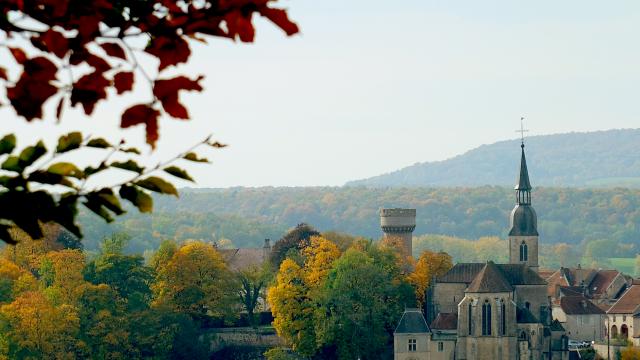 Vue de Neufchâteau en automne