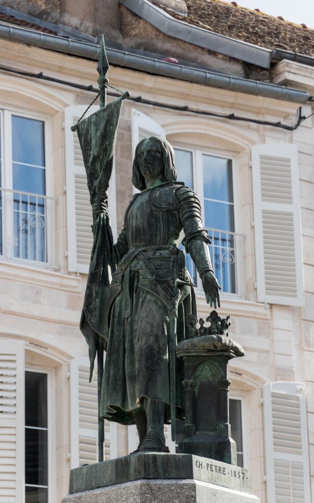 Statue de Jeanne d'Arc, place Jeanne d'Arc